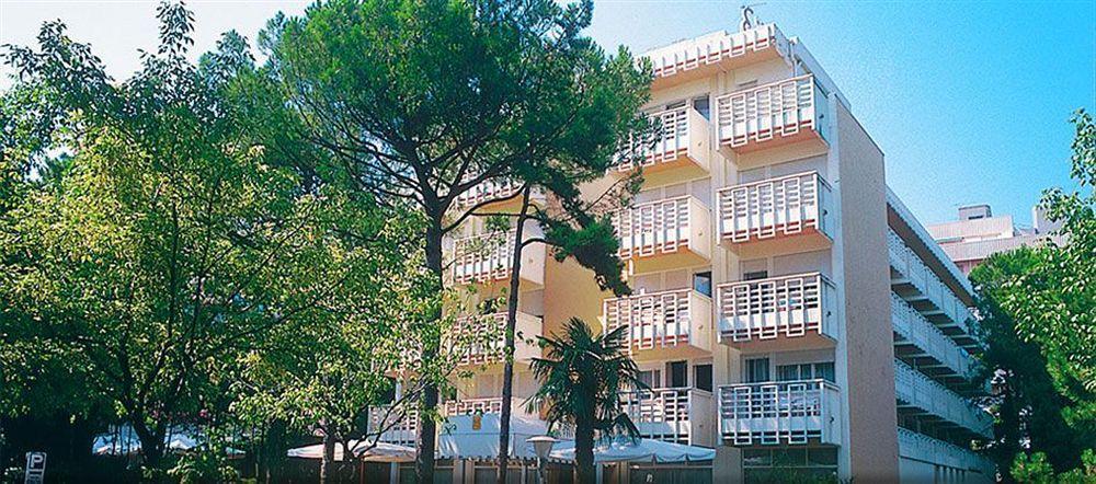 Hotel Eros Lignano Sabbiadoro Exterior photo
