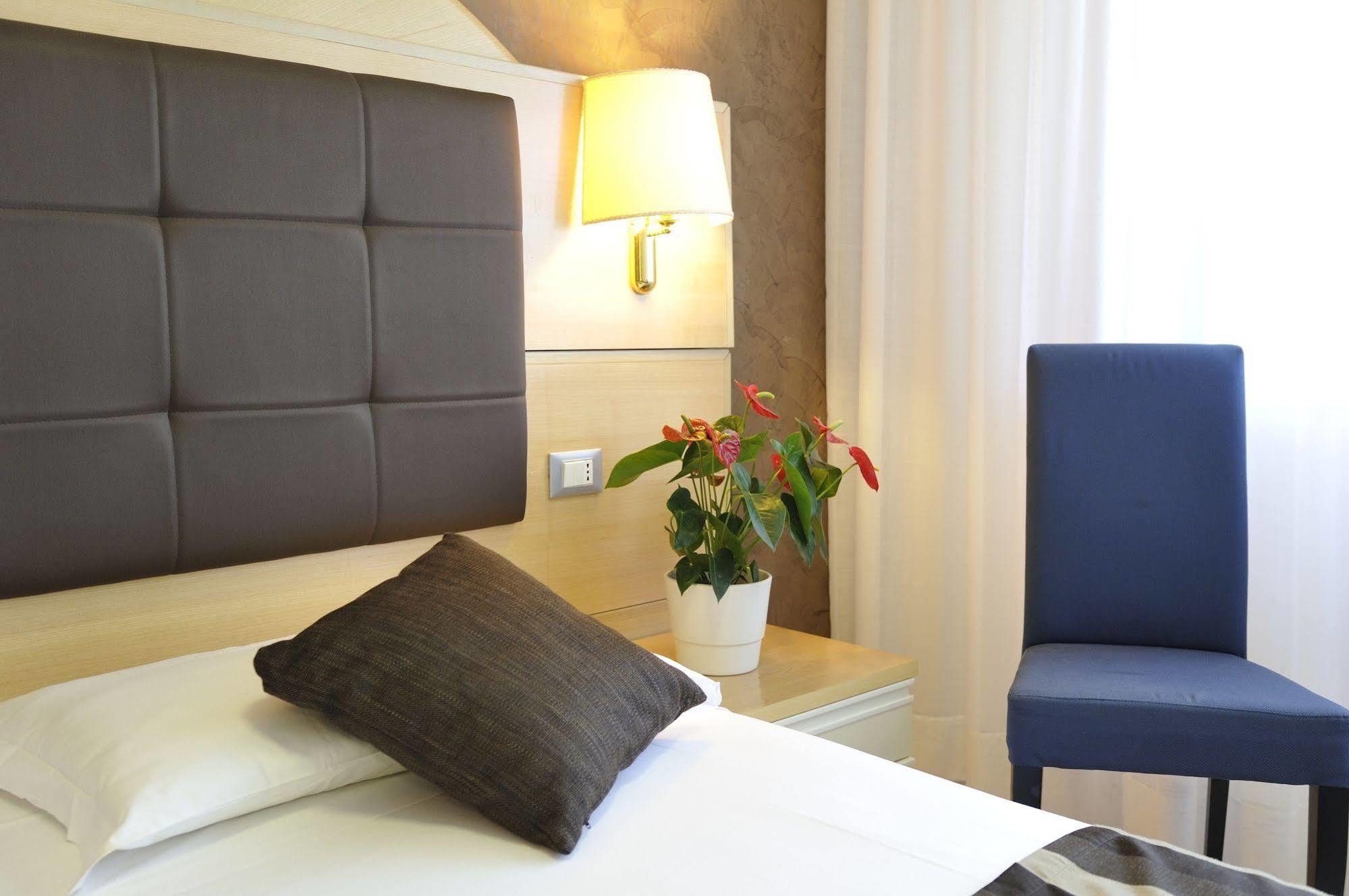 Hotel Eros Lignano Sabbiadoro Exterior photo